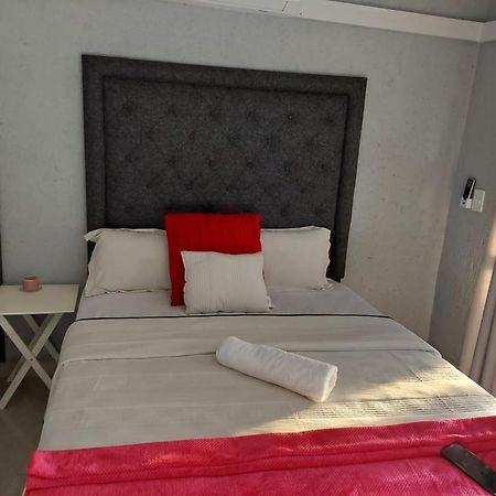 Nsuku Bed&Breakfast Thulamahashi Bagian luar foto