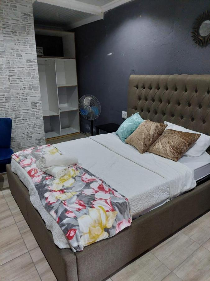 Nsuku Bed&Breakfast Thulamahashi Bagian luar foto